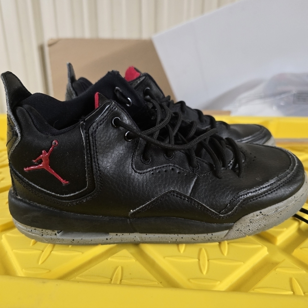 Nike Air Jordan Courtside 23 Black Particle Grey 5Y